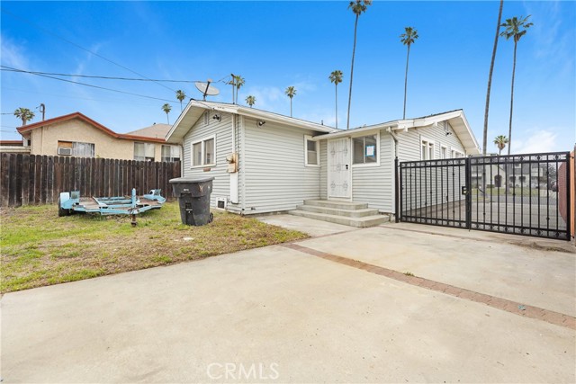 401 S Hidalgo Avenue, Alhambra CA: https://media.crmls.org/medias/a7544fd3-fd8f-432f-a2aa-8394493926f2.jpg