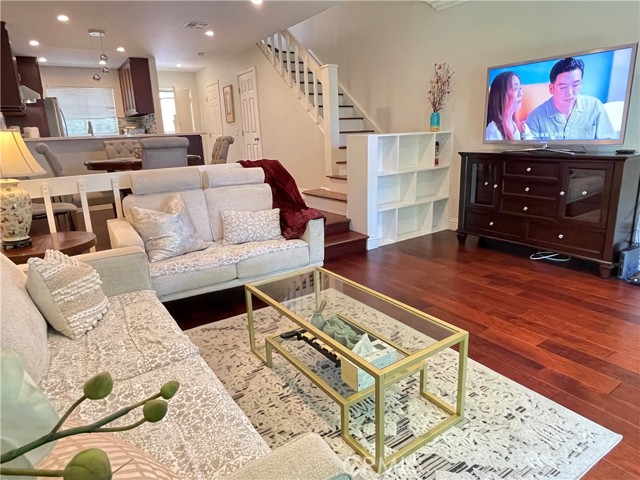 249 Pineview, Irvine CA: https://media.crmls.org/medias/a7546d52-8fc4-4476-a331-04ee5e23a3d7.jpg