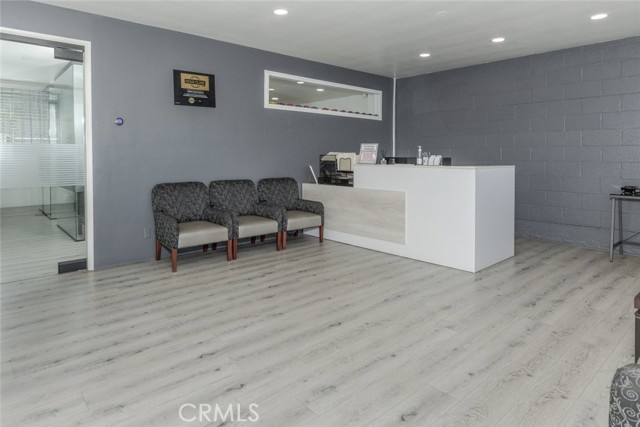 7400 San Fernando Road, Sun Valley CA: https://media.crmls.org/medias/a75566bd-94fa-446a-9ede-e7cc38c15e61.jpg