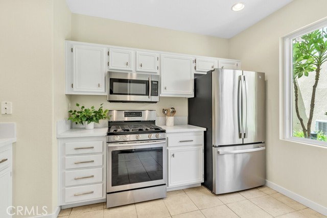 6118 Citracado Circle, Carlsbad CA: https://media.crmls.org/medias/a755db1a-673f-49d7-b671-a80e25cfa359.jpg