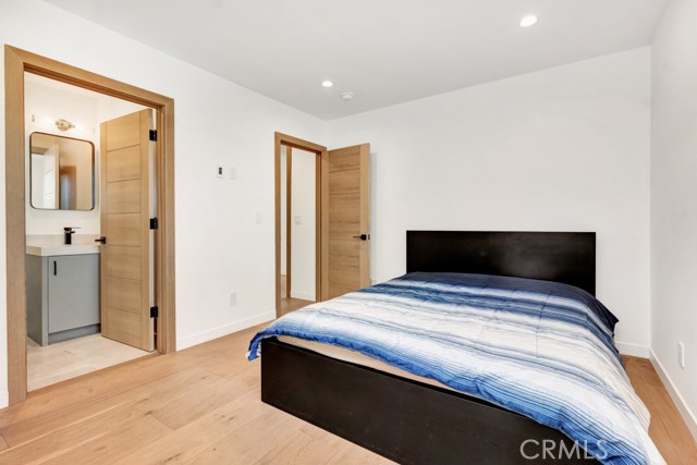 Detail Gallery Image 20 of 72 For 15641 High Knoll Rd, Encino,  CA 91436 - 5 Beds | 4/1 Baths