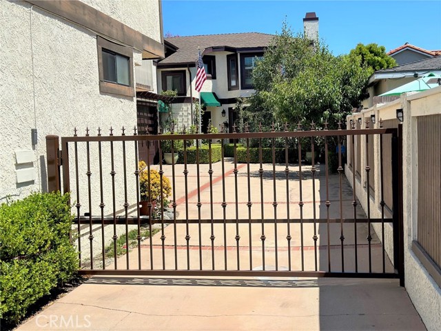 Closeable Security Gate