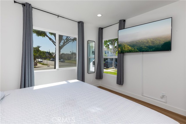 8021 West Boulevard, Inglewood CA: https://media.crmls.org/medias/a7577688-8ddb-4ddb-95da-1a5045ee8dab.jpg