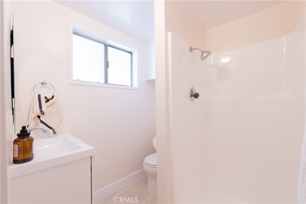 https://media.crmls.org/medias/a7578a04-56c3-45e1-a33d-fb9f0de5c174.jpg?preset=X-Large