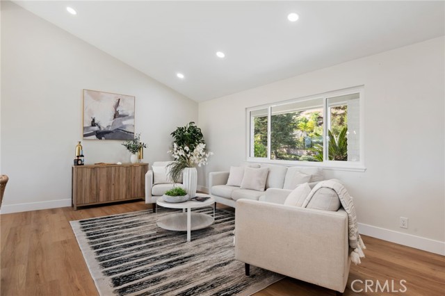 Detail Gallery Image 5 of 33 For 308 Calle Converse, Camarillo,  CA 93010 - 4 Beds | 3 Baths