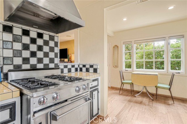5223 Alhama Drive, Woodland Hills CA: https://media.crmls.org/medias/a75904aa-b553-45be-89b3-c5fdd6f5cc41.jpg