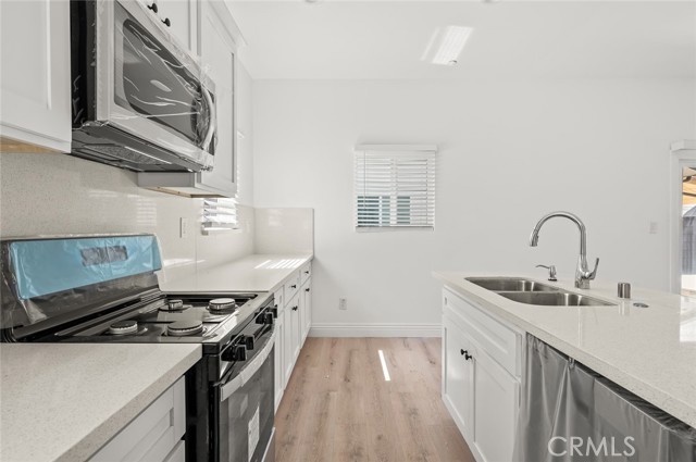 939 E 97th Street, Los Angeles CA: https://media.crmls.org/medias/a759188a-2167-4b3b-9a26-53c4d1ce6172.jpg