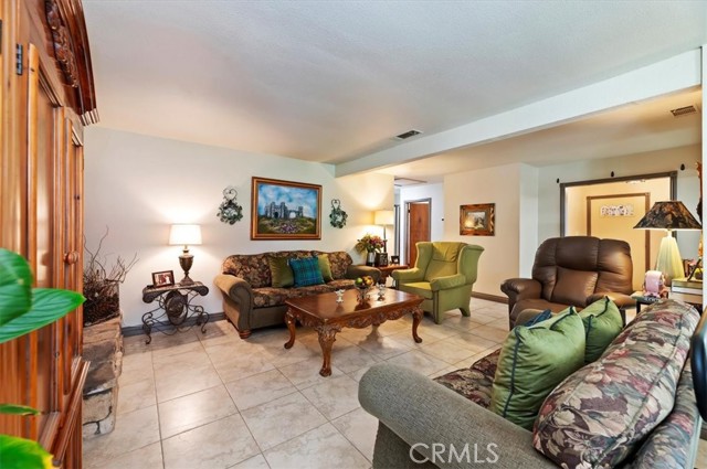 Detail Gallery Image 3 of 26 For 26597 Columbia St., Hemet,  CA 92544 - 3 Beds | 2 Baths