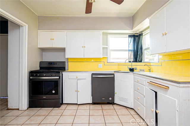 987 W 23rd Street, San Bernardino CA: https://media.crmls.org/medias/a759ef15-be05-48da-a43b-71edb8f1ff8f.jpg