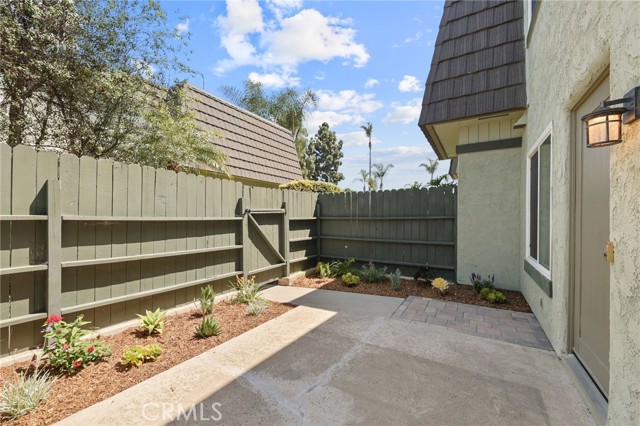 1634 Iowa Street, Costa Mesa CA: https://media.crmls.org/medias/a75a0c32-2084-40e7-9bd9-99b88fdc24d4.jpg