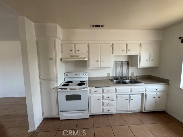 1215 W Oakland Avenue, Hemet CA: https://media.crmls.org/medias/a75a18a7-6288-473e-9fd9-085e4e08bbe4.jpg