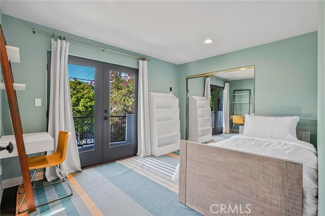 Detail Gallery Image 15 of 36 For 2200 Walnut Ave, Manhattan Beach,  CA 90266 - 5 Beds | 4/1 Baths