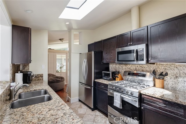 Detail Gallery Image 5 of 10 For 439 S Prospect Ave, Manhattan Beach,  CA 90266 - 3 Beds | 2 Baths