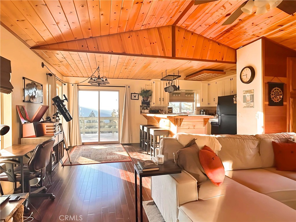 https://media.crmls.org/medias/a75b3474-b451-4d26-bfe1-b8be817e63ab.jpg?preset=X-Large