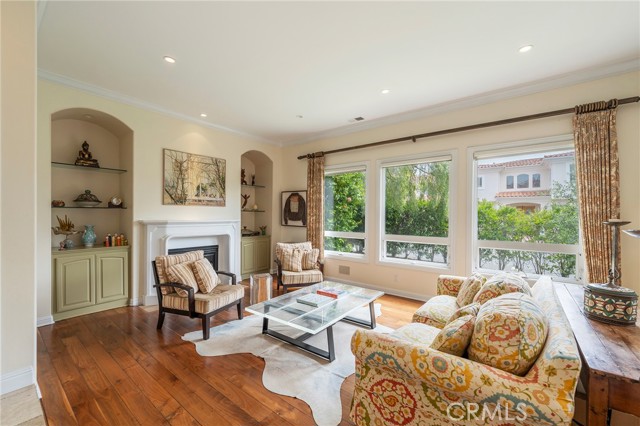 Detail Gallery Image 9 of 52 For 880 11th, Manhattan Beach,  CA 90266 - 5 Beds | 5 Baths