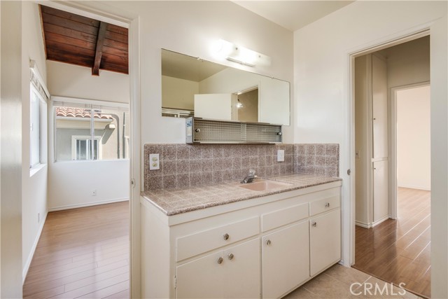 1257 10th Street, Hermosa Beach, California 90254, 3 Bedrooms Bedrooms, ,1 BathroomBathrooms,Residential,Sold,10th,PV21201232