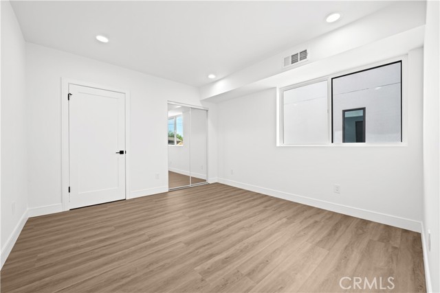 Detail Gallery Image 10 of 28 For 6700 Kester Ave, Van Nuys,  CA 91405 - 4 Beds | 4 Baths