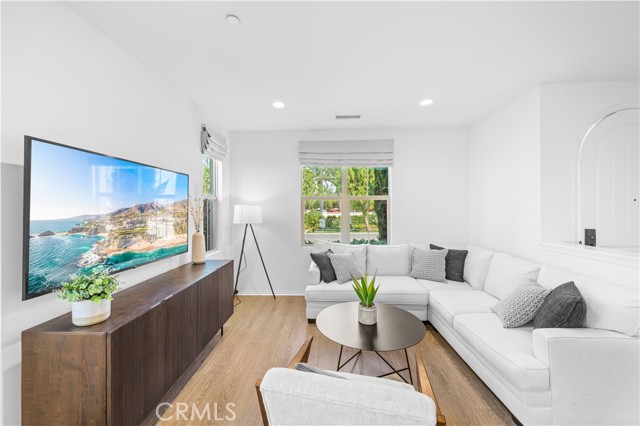 Detail Gallery Image 9 of 48 For 176 Parkwood, Irvine,  CA 92620 - 3 Beds | 2/1 Baths