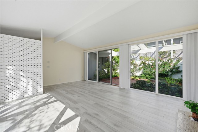 Detail Gallery Image 6 of 27 For 1510 Westcliff Dr #1,  Newport Beach,  CA 92660 - 2 Beds | 2 Baths