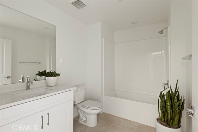 Detail Gallery Image 4 of 26 For 9831 La Serna Dr #1,  Whittier,  CA 90605 - 3 Beds | 3 Baths