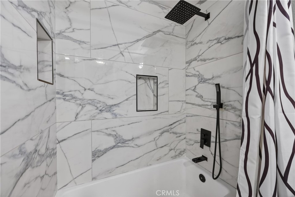 https://media.crmls.org/medias/a75e9c14-373a-4016-b4c4-23e36c603742.jpg?preset=X-Large