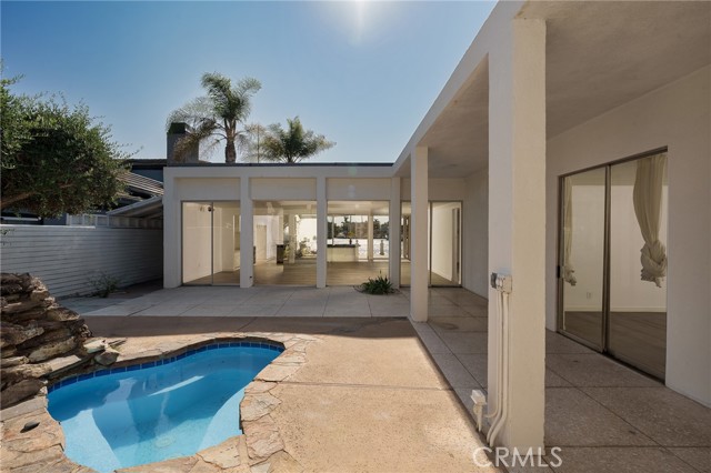 Detail Gallery Image 4 of 20 For 16471 Malden Cir, Huntington Beach,  CA 92649 - 3 Beds | 3 Baths