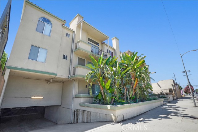 Detail Gallery Image 1 of 39 For 16940 Chatsworth St #304,  Granada Hills,  CA 91344 - 2 Beds | 2 Baths