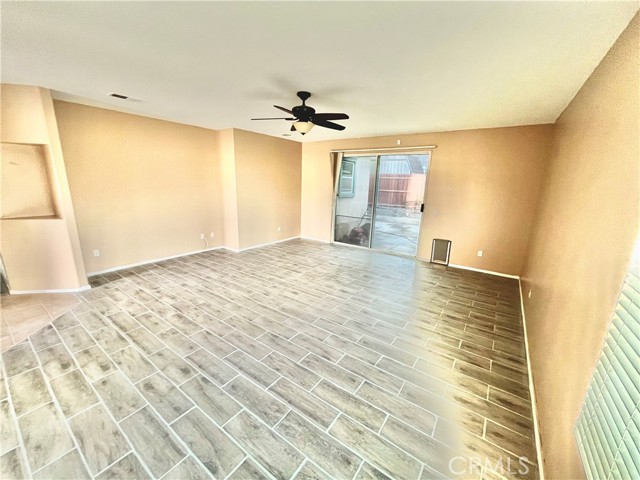 Detail Gallery Image 6 of 8 For 1110 Broadway Ln, Hemet,  CA 92545 - 3 Beds | 2 Baths