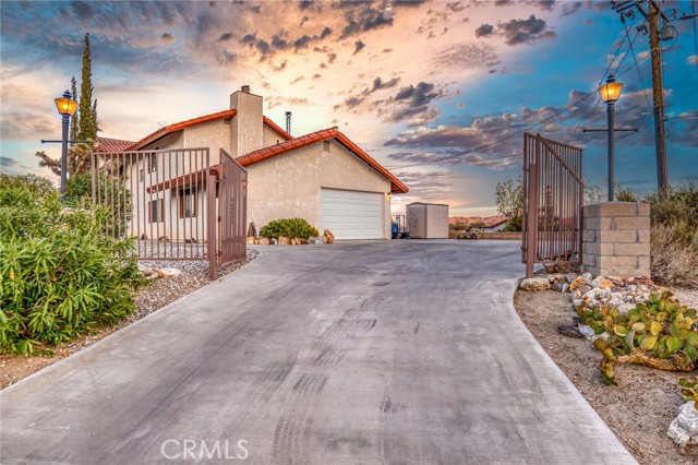 Detail Gallery Image 4 of 75 For 6107 Mandarin Rd, Yucca Valley,  CA 92284 - 3 Beds | 3/1 Baths