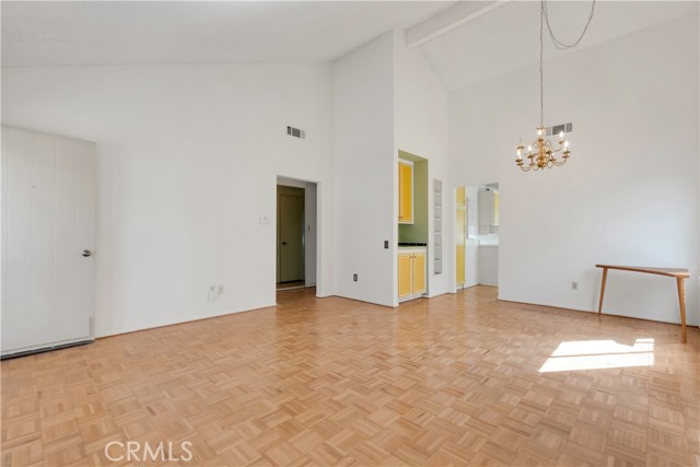 17306 Village 17, Camarillo CA: https://media.crmls.org/medias/a7621d3a-58de-4214-8856-31f2f939e9ec.jpg