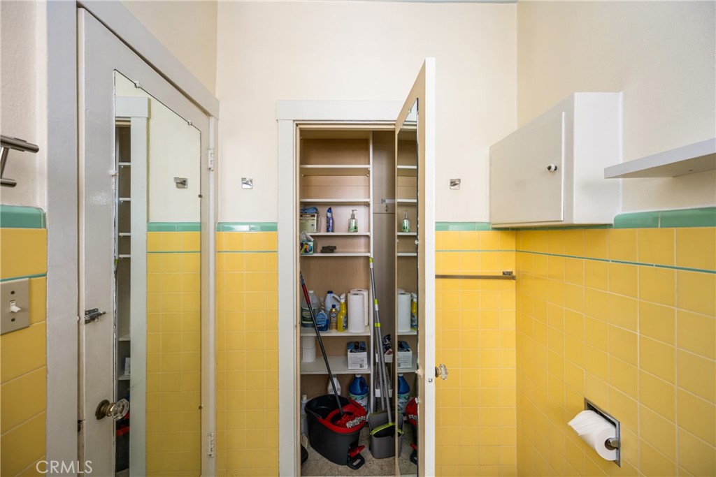 https://media.crmls.org/medias/a7627060-2be3-4282-8513-9c3157b07b9e.jpg?preset=X-Large