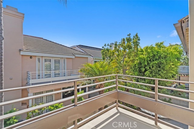 6260 Napoli Court, Long Beach CA: https://media.crmls.org/medias/a7627173-1b2f-4a9b-a89b-b4a2a82a3c19.jpg
