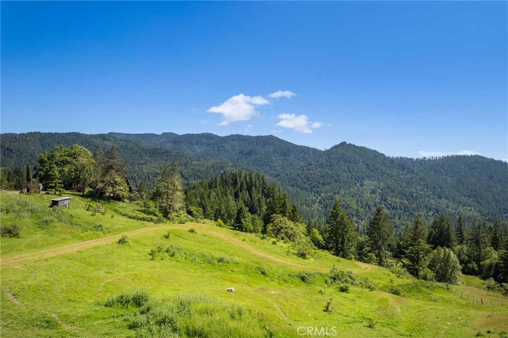 https://media.crmls.org/medias/a7627902-09ff-4b89-962a-49b22039d44e.jpg?preset=X-Large