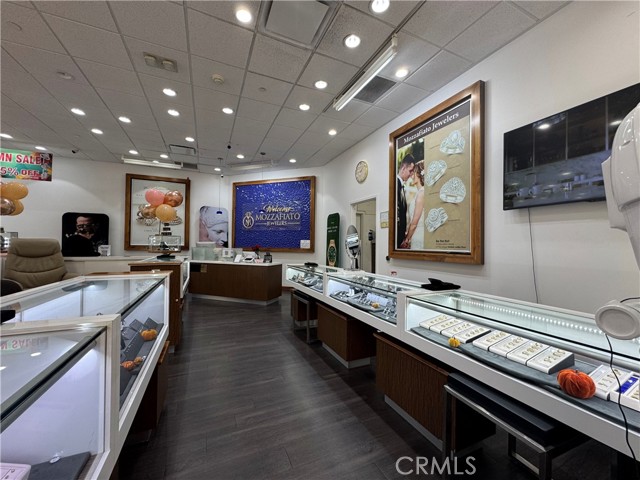 217 Stonewood Street, Downey CA: https://media.crmls.org/medias/a764468f-dfb8-4686-a17d-c6e80dddb686.jpg