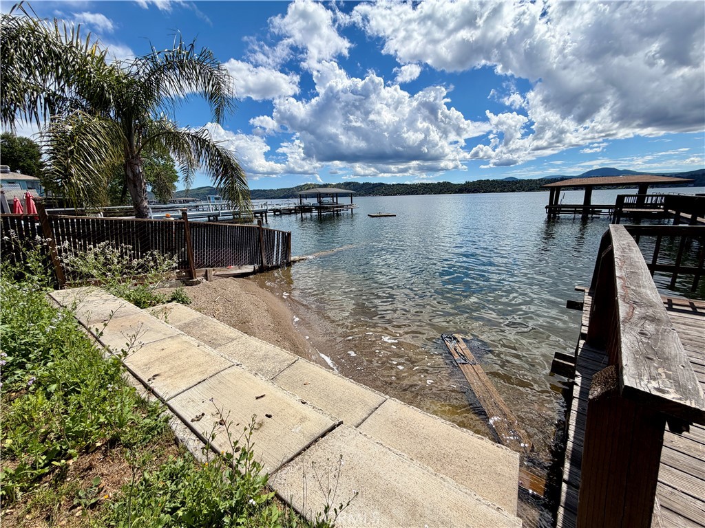 https://media.crmls.org/medias/a7649f90-2ab8-4a4f-a3ca-26cfec006a21.jpg?preset=X-Large