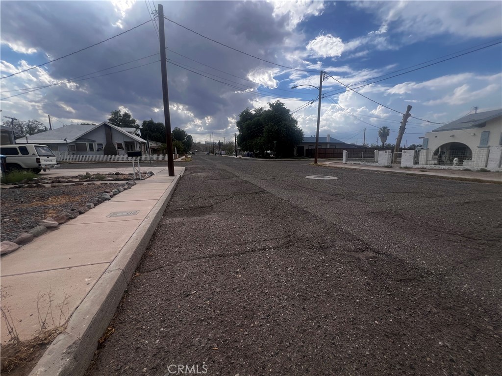 https://media.crmls.org/medias/a764e6b1-4e07-43ed-b52d-a021713e9b14.jpg?preset=X-Large