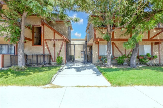 11341 Victory Boulevard, North Hollywood CA: https://media.crmls.org/medias/a765a0f8-392f-48d6-8311-08b07d079cf5.jpg