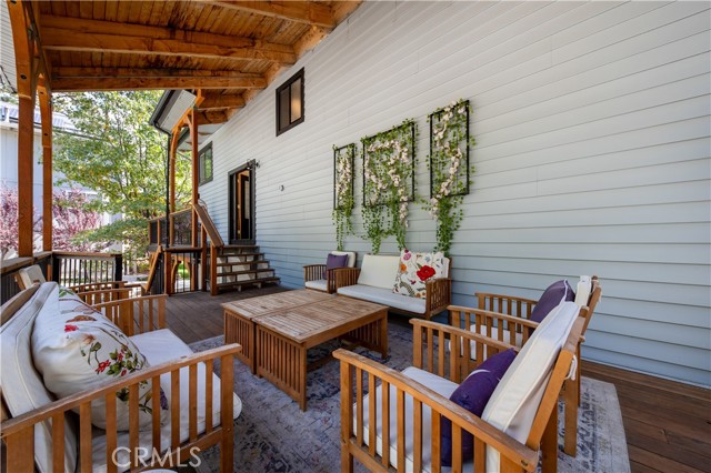 Detail Gallery Image 4 of 58 For 39651 Flicker Rd, Fawnskin,  CA 92333 - 5 Beds | 3/1 Baths