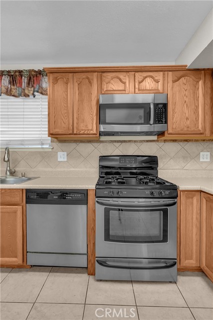 Detail Gallery Image 9 of 35 For 560 E Mountain View St, Barstow,  CA 92311 - 4 Beds | 2 Baths