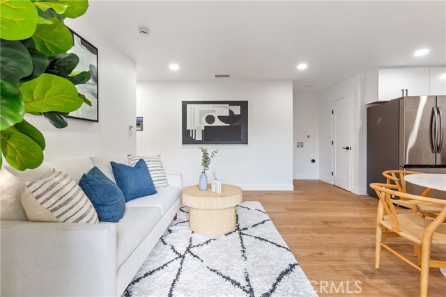 Detail Gallery Image 36 of 64 For 5166 Marmol Dr, Woodland Hills,  CA 91364 - 3 Beds | 3 Baths