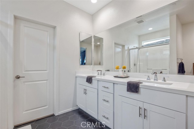 18147 Jupiter Lane, Saugus CA: https://media.crmls.org/medias/a768372b-d79d-4647-b40c-9907664c3629.jpg