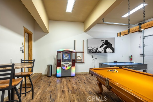 325 Stoney Creek Road, Big Bear Lake CA: https://media.crmls.org/medias/a7686a51-7d2c-460a-883b-41b585c84ddf.jpg