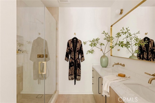 Detail Gallery Image 9 of 28 For 17852 Saticoy St, Reseda,  CA 91335 - 4 Beds | 3/1 Baths