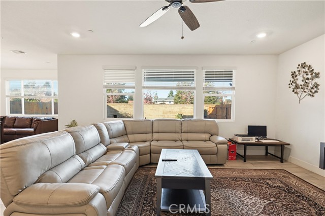 Detail Gallery Image 11 of 43 For 2367 Explorador, Merced,  CA 95340 - 4 Beds | 3 Baths