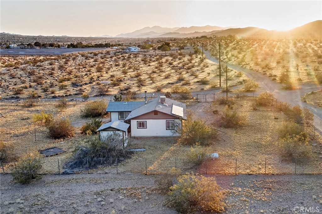 https://media.crmls.org/medias/a76a7e57-e0f7-48f6-b633-11a926d4674c.jpg?preset=X-Large