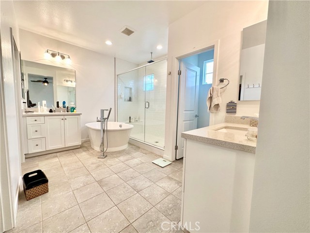 Detail Gallery Image 14 of 28 For 403 Aura Dr, Costa Mesa,  CA 92626 - 4 Beds | 3 Baths