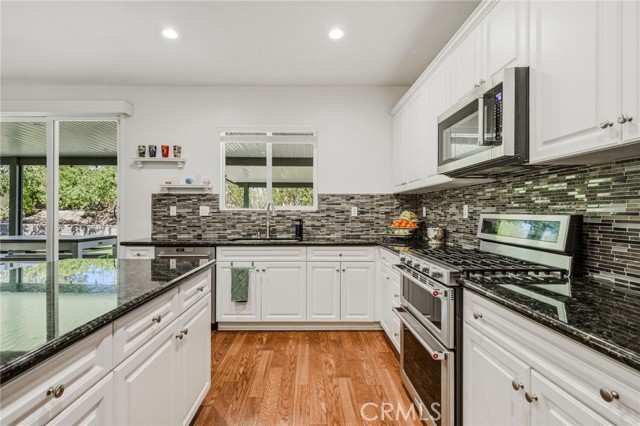 Detail Gallery Image 13 of 36 For 31874 Cloverhill Way, Murrieta,  CA 92563 - 4 Beds | 2 Baths