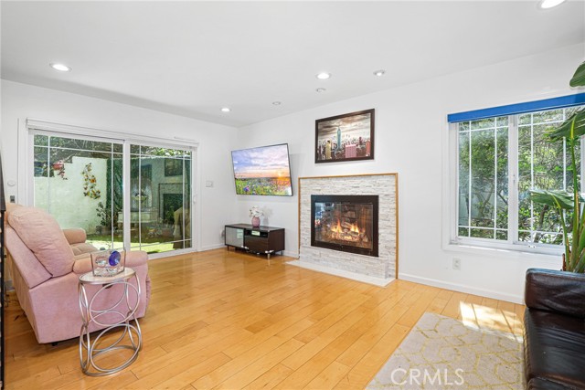 Detail Gallery Image 3 of 37 For 3329 Adina Dr, Los Angeles,  CA 90068 - 3 Beds | 3/1 Baths