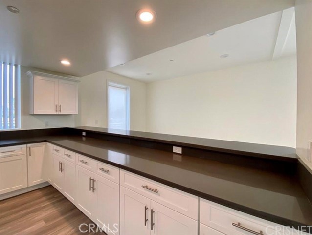 Detail Gallery Image 8 of 25 For 14934 Burbank Bld #301,  Sherman Oaks,  CA 91411 - 3 Beds | 3 Baths