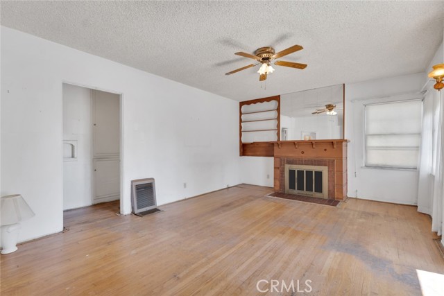 6252 Camellia Avenue, North Hollywood CA: https://media.crmls.org/medias/a76b466e-2574-424b-bdb2-b33a1a67a67d.jpg
